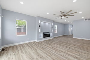 2318 E Brookside Ave_010