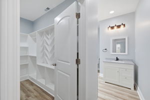2318 E Brookside Ave_032