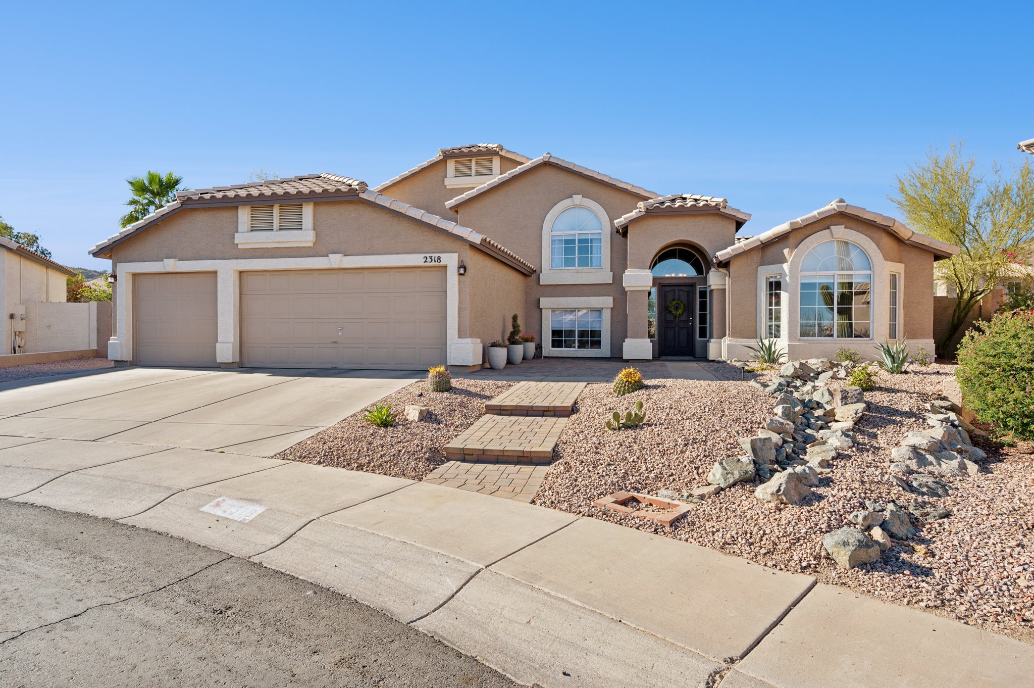 2318 E Granite View Dr, Phoenix, AZ 85048 - 003.jpg