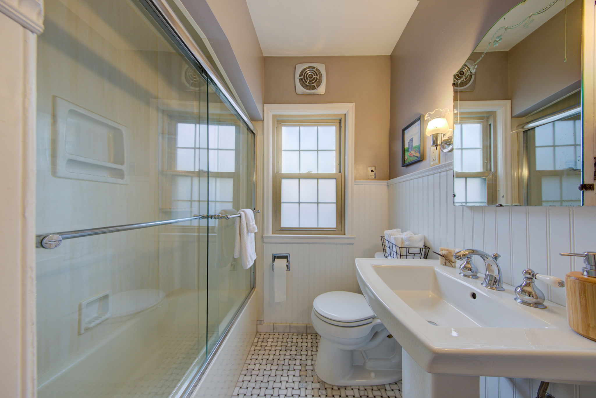 9 Bathroom Main Floor