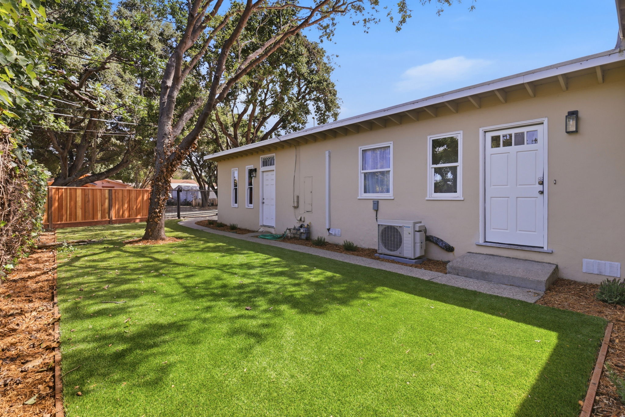 034_F8_2318 Palo Verde Ave
