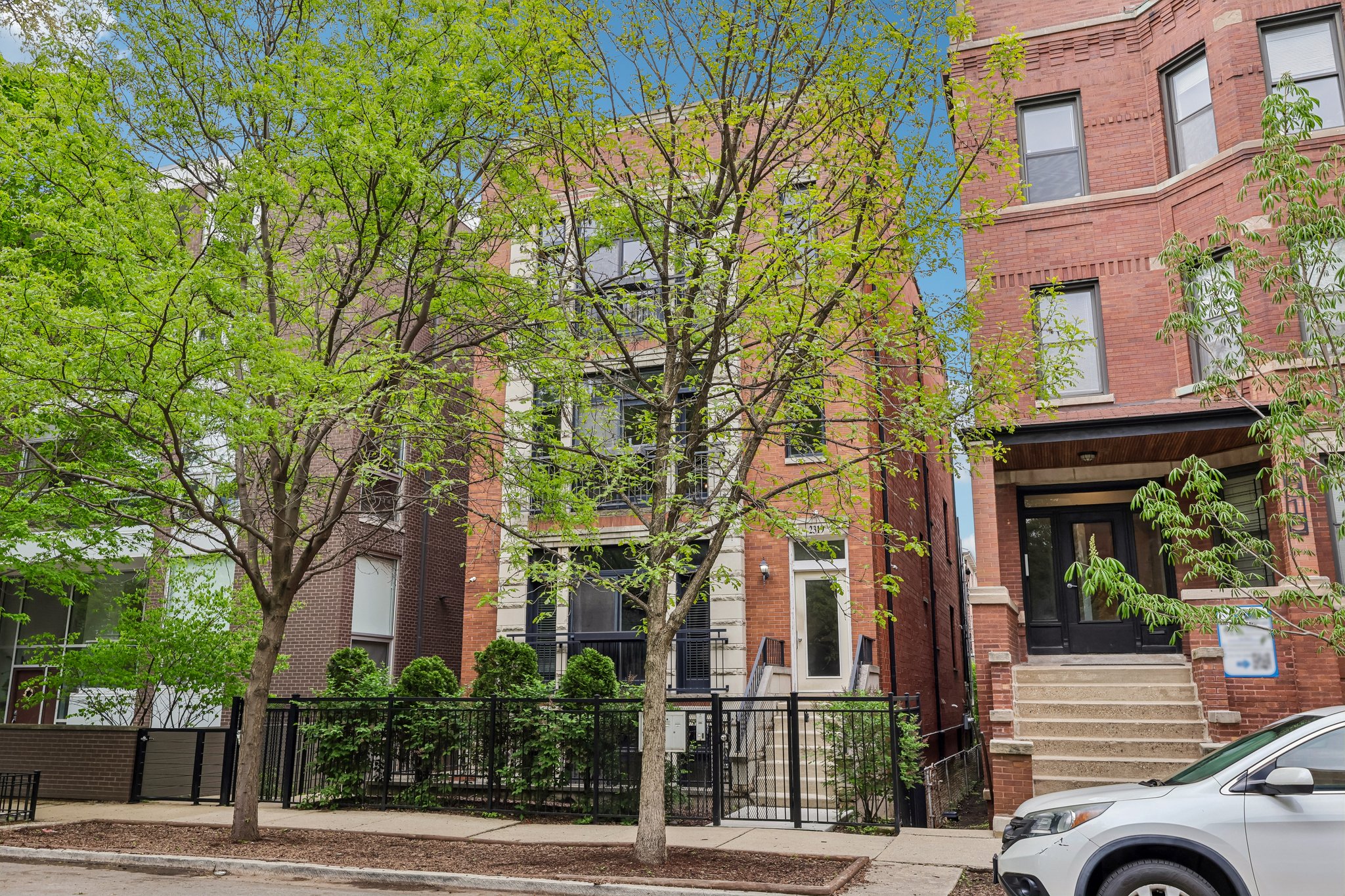 N Leavitt St 4-S0205-002.jpg