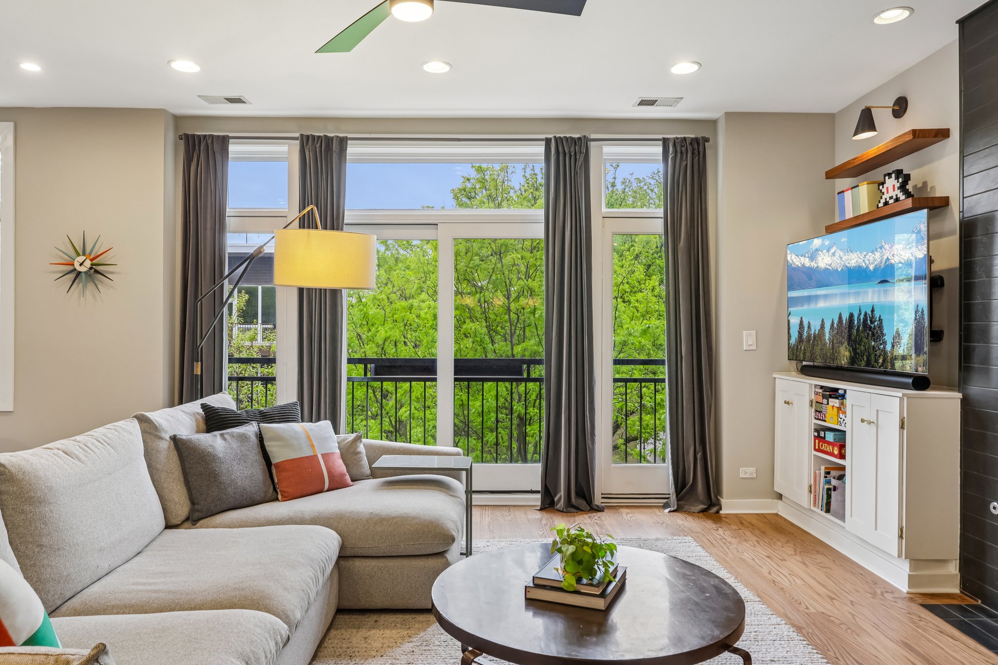 N Leavitt St 4-S0205-010.jpg