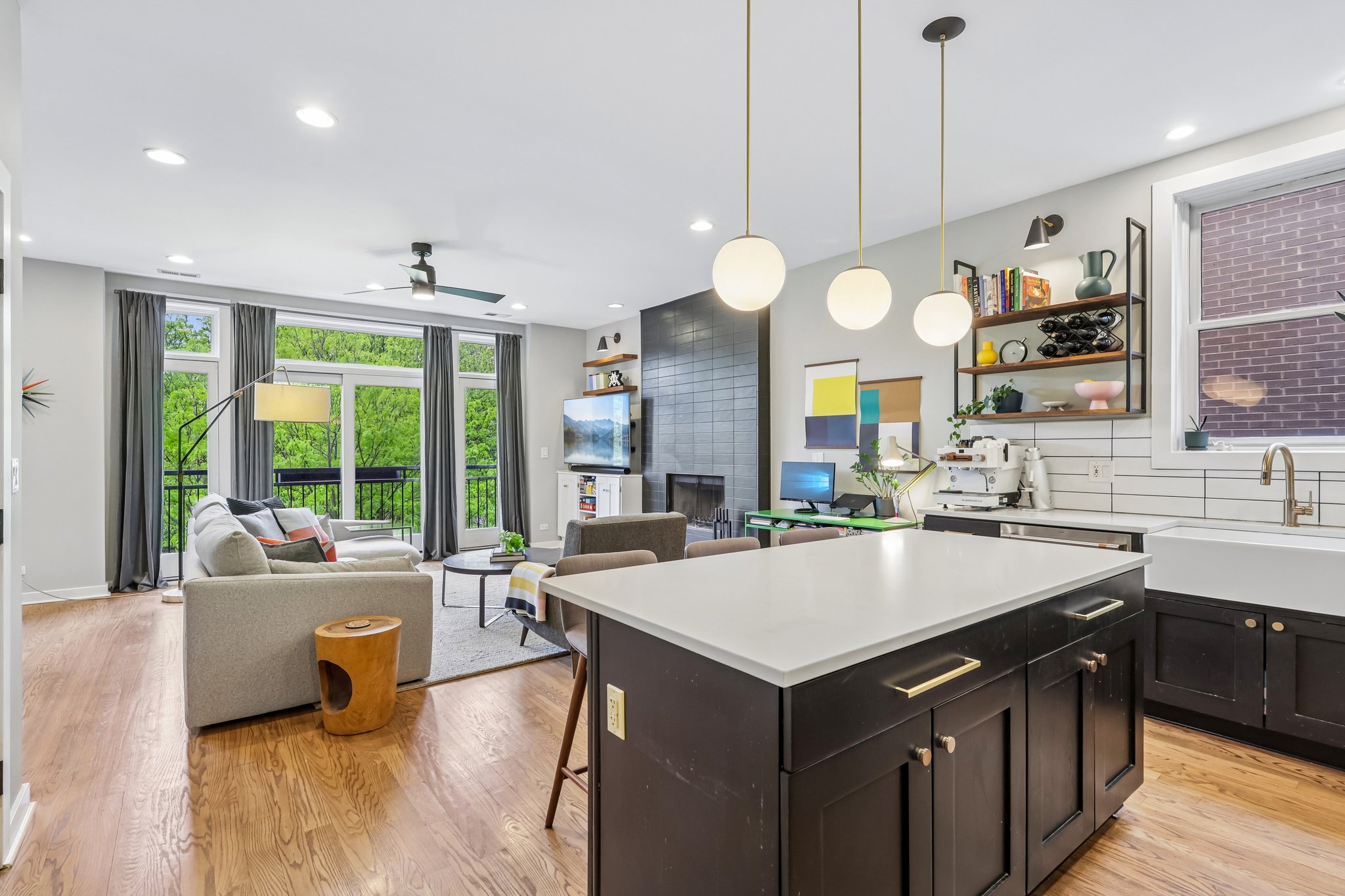 N Leavitt St 4-S0205-015.jpg