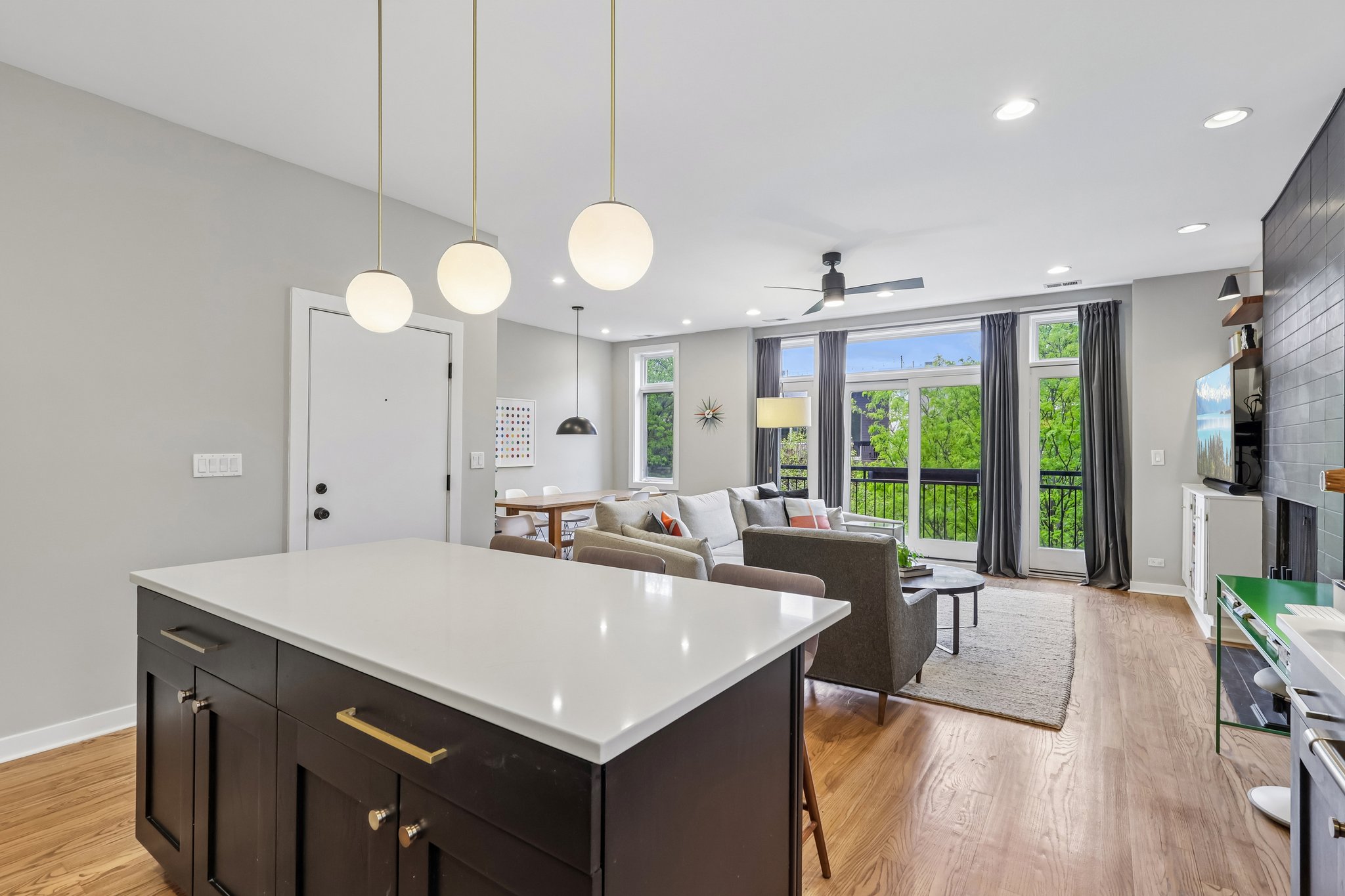 N Leavitt St 4-S0205-017.jpg