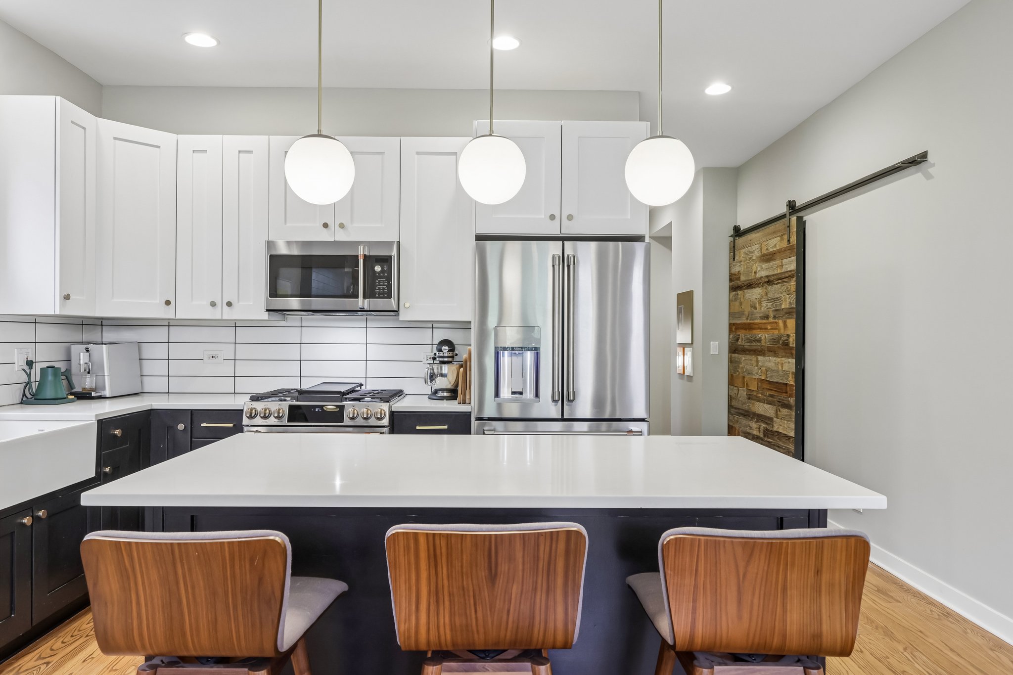 N Leavitt St 4-S0205-018.jpg