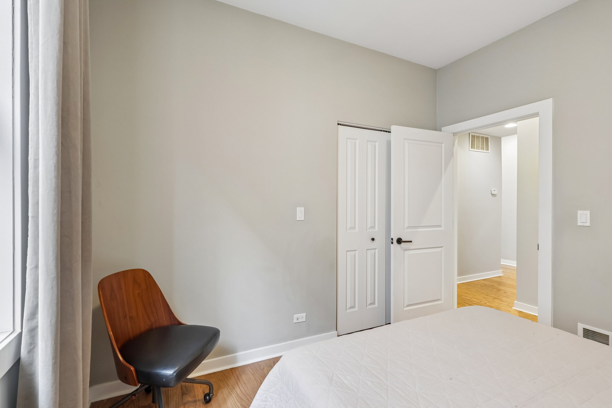 N Leavitt St 4-S0205-021.jpg