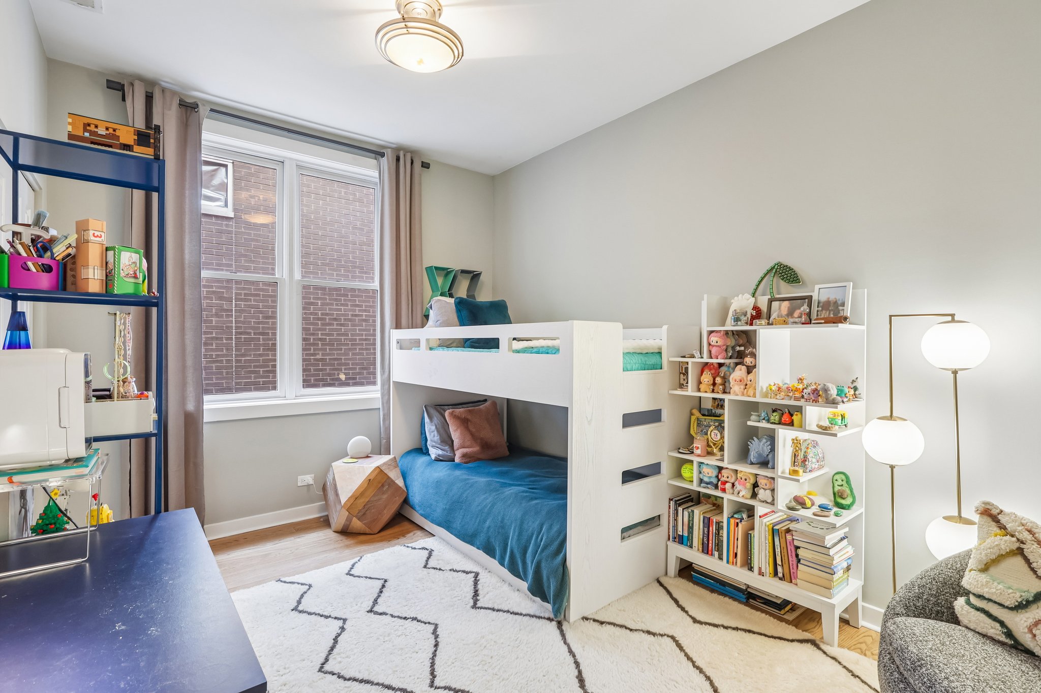 N Leavitt St 4-S0205-022.jpg