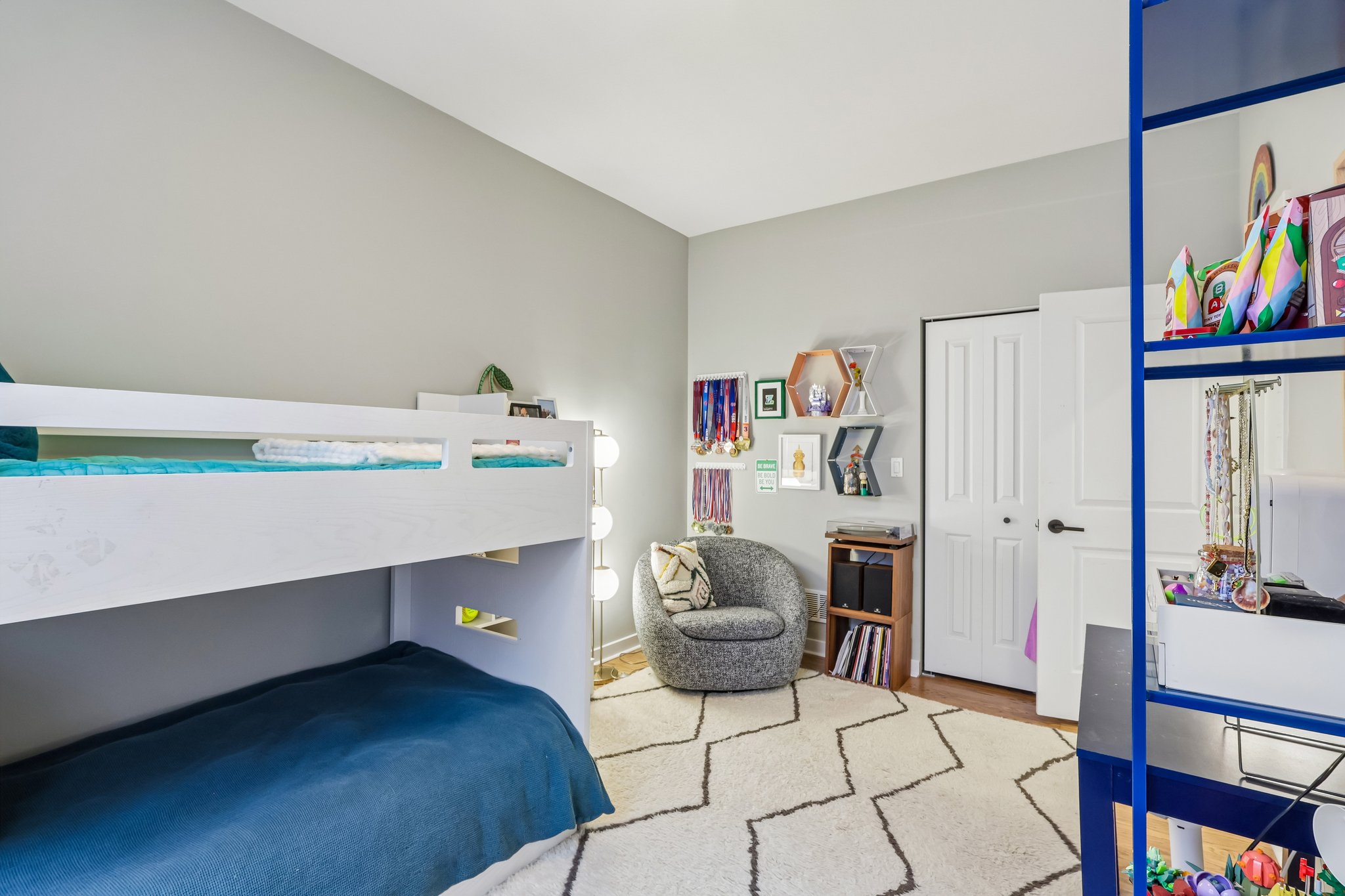 N Leavitt St 4-S0205-023.jpg