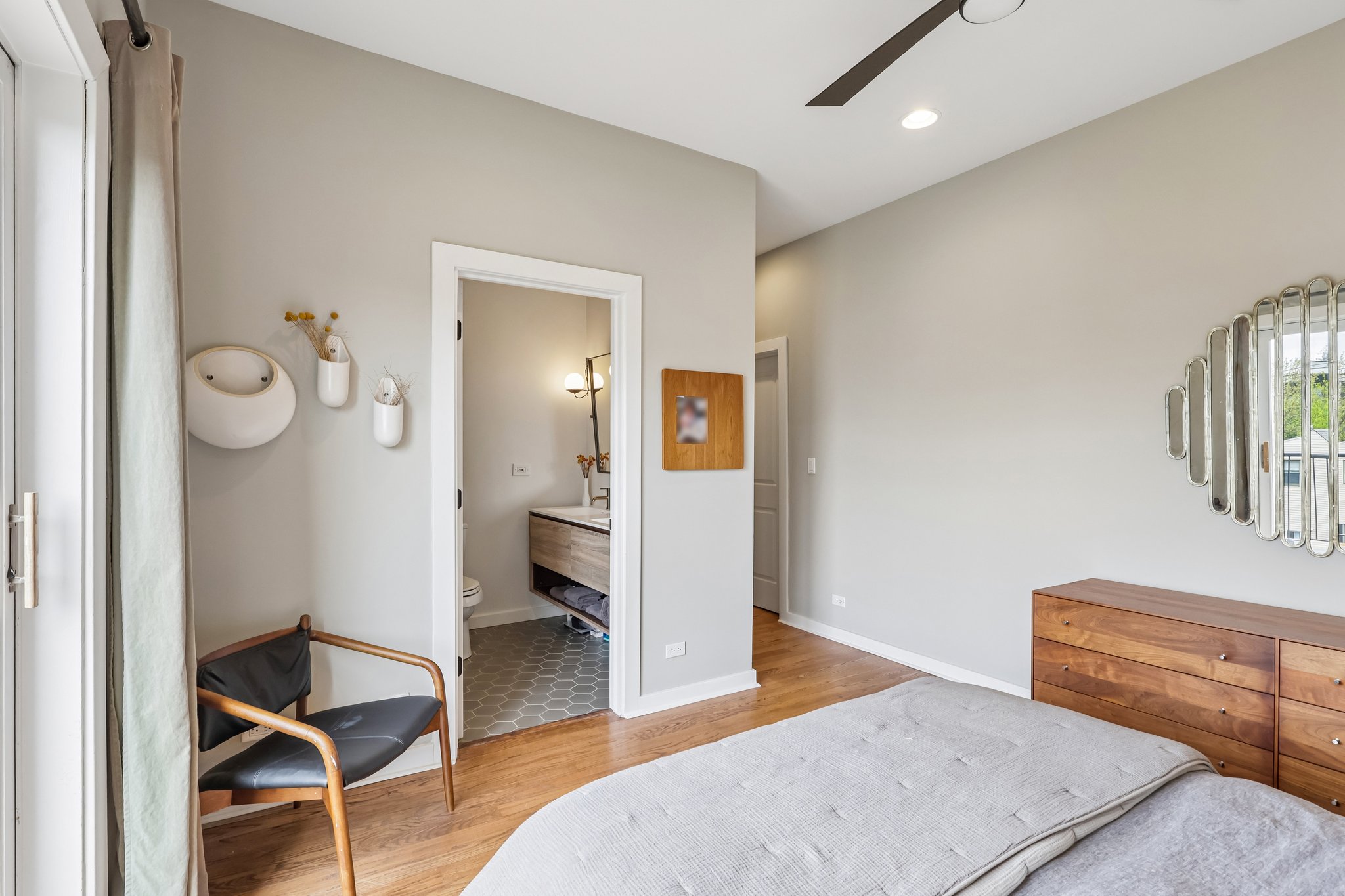 N Leavitt St 4-S0205-029.jpg