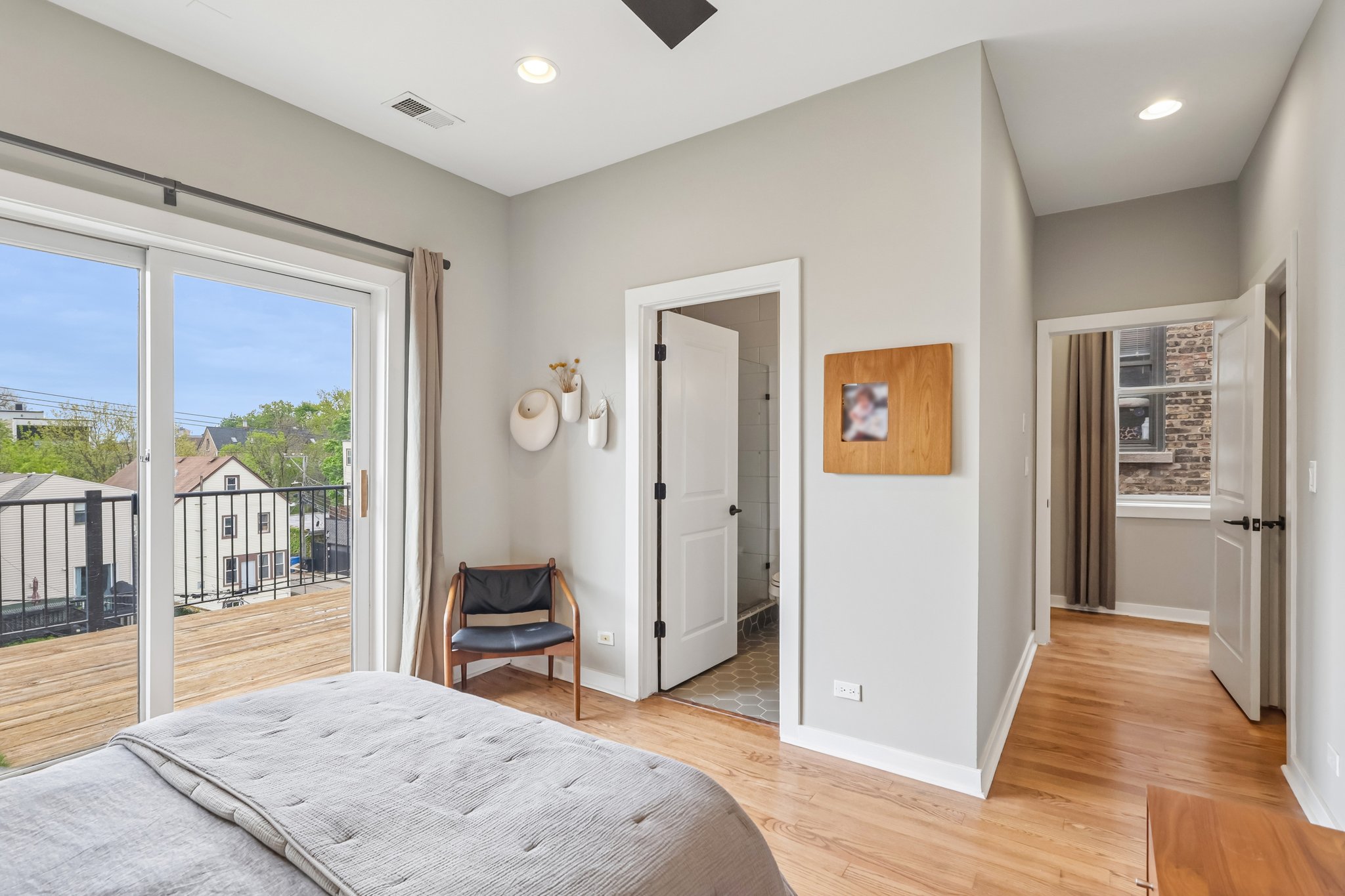 N Leavitt St 4-S0205-030.jpg