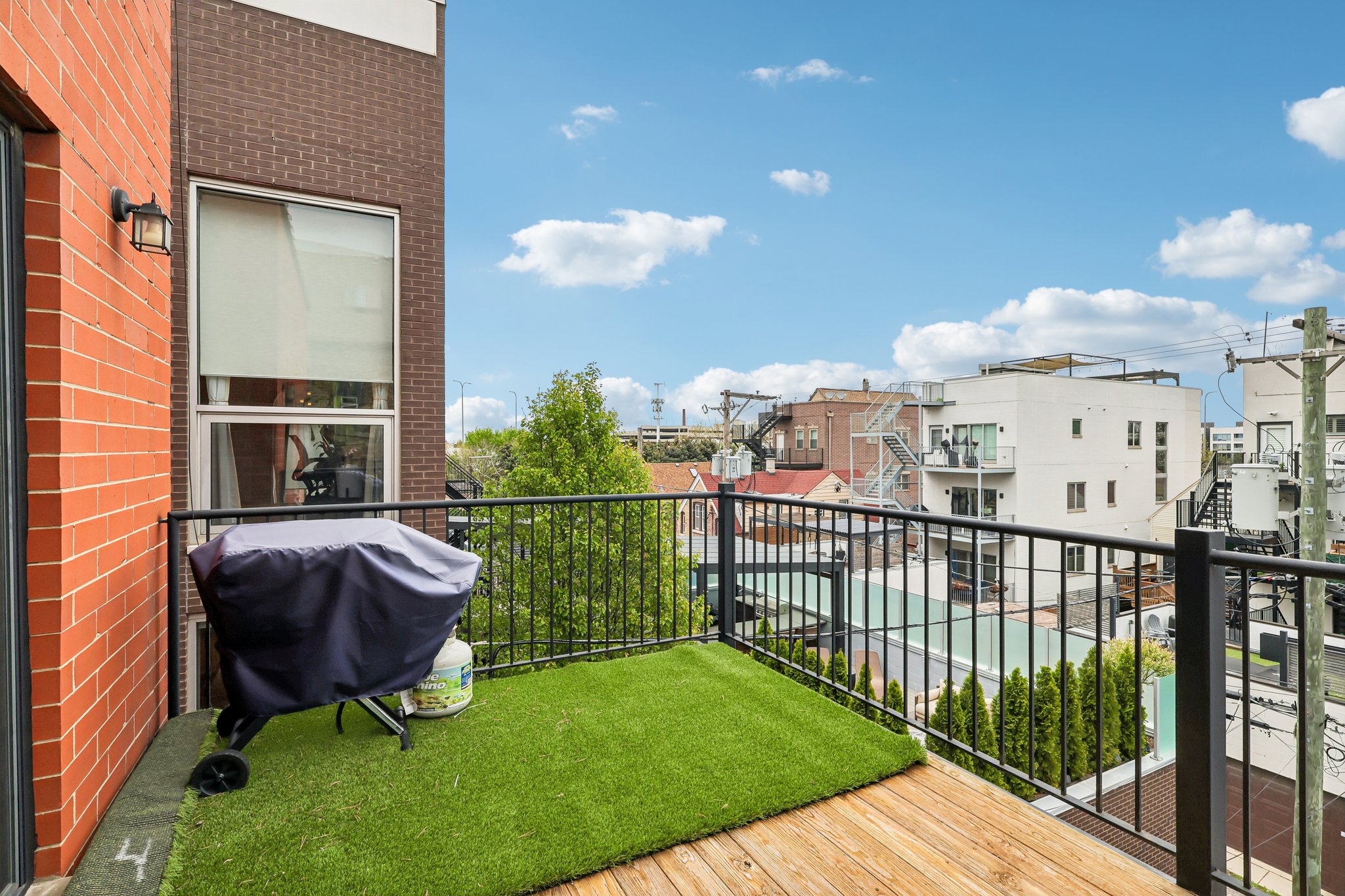 N Leavitt St 4-S0205-033.jpg
