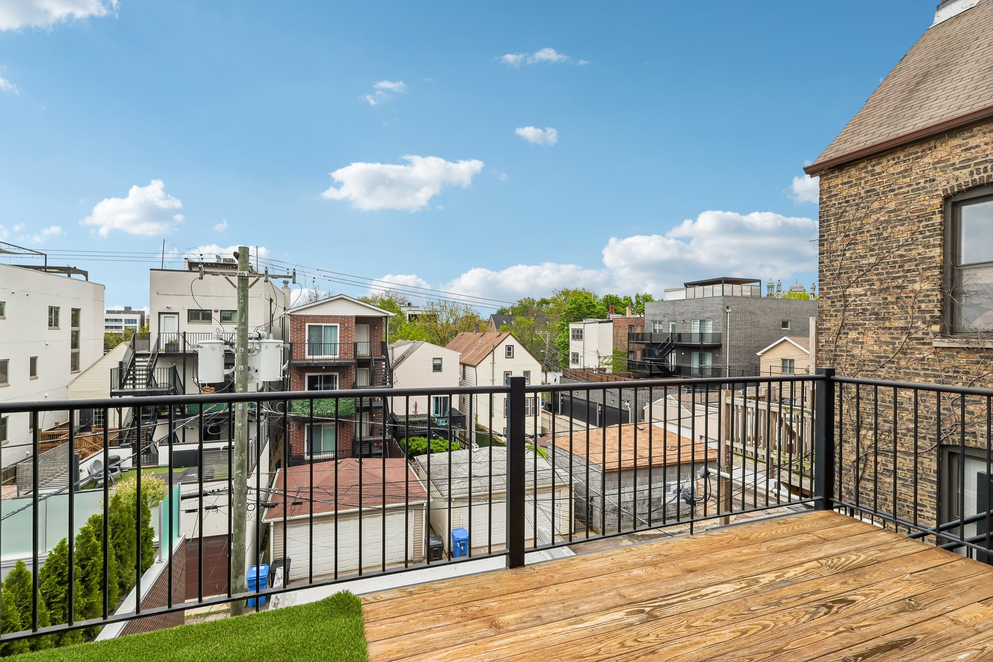 N Leavitt St 4-S0205-034.jpg
