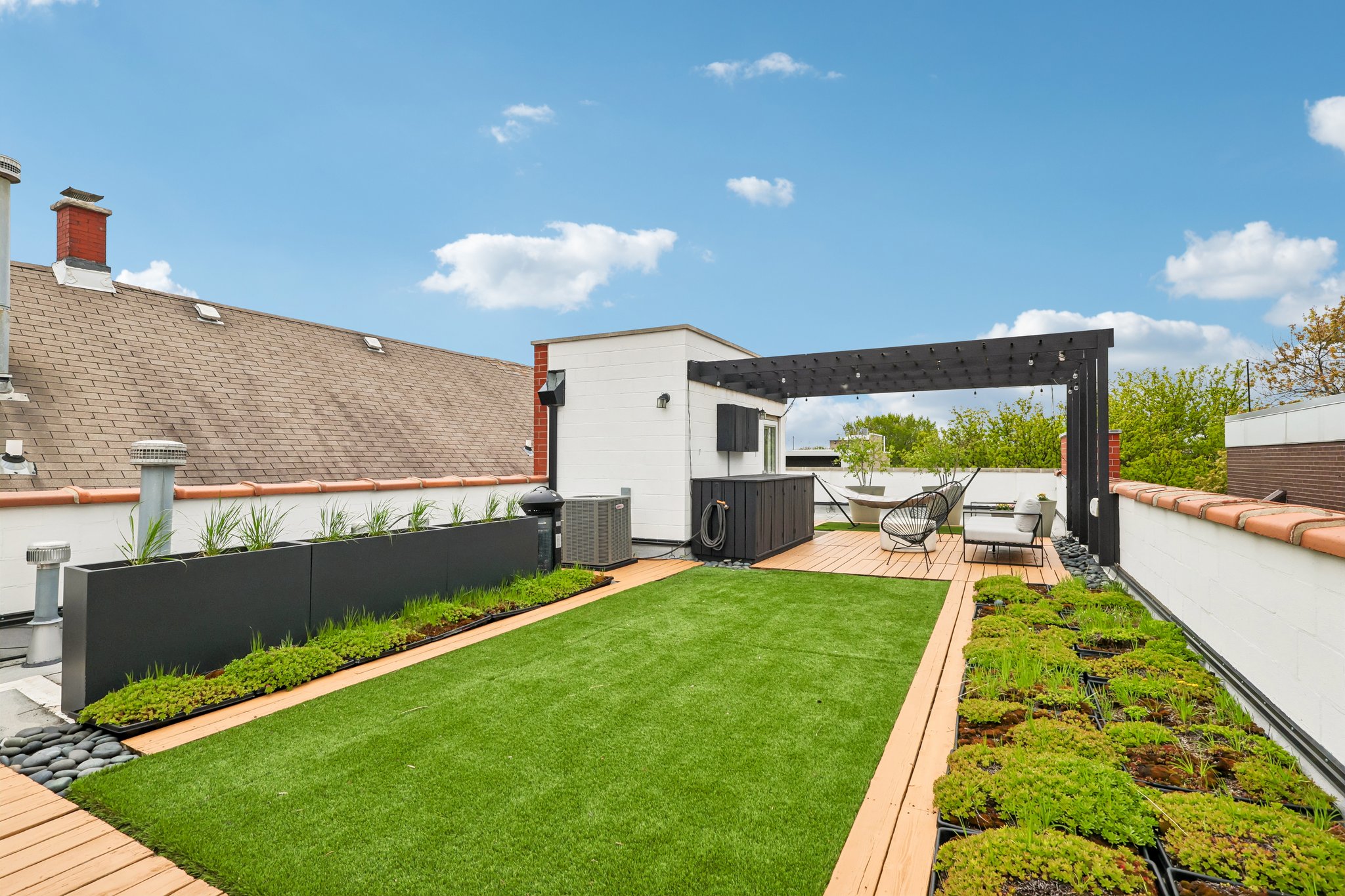 N Leavitt St 4-S0205-037.jpg