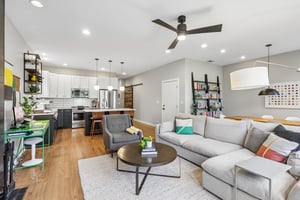 N Leavitt St 4-S0205-007.jpg