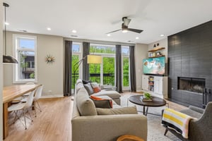 N Leavitt St 4-S0205-009.jpg