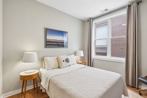 N Leavitt St 4-S0205-020.jpg