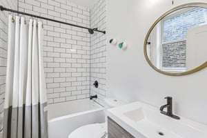 N Leavitt St 4-S0205-025.jpg
