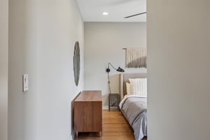 N Leavitt St 4-S0205-027.jpg