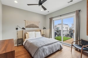 N Leavitt St 4-S0205-028.jpg