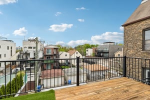 N Leavitt St 4-S0205-034.jpg