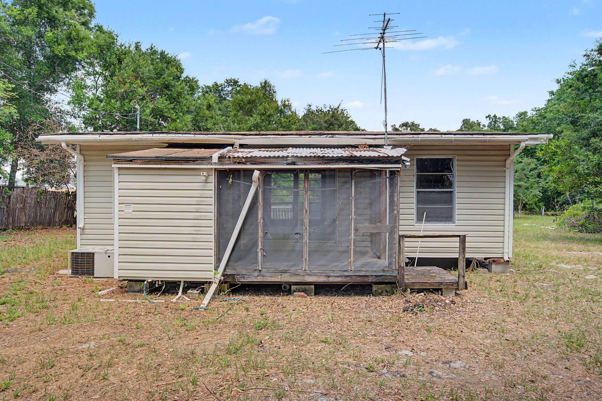 Exteriors (15)