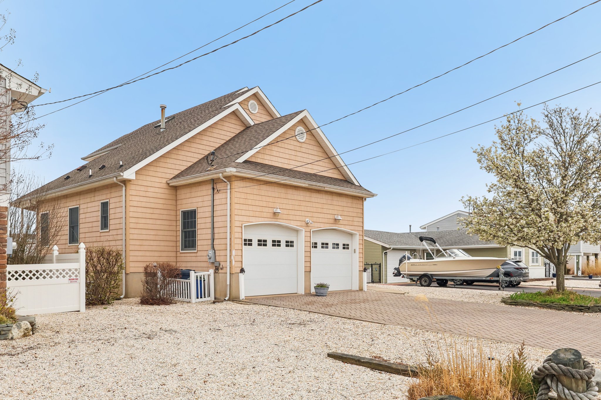 Montclair Rd-S1404-002.jpg