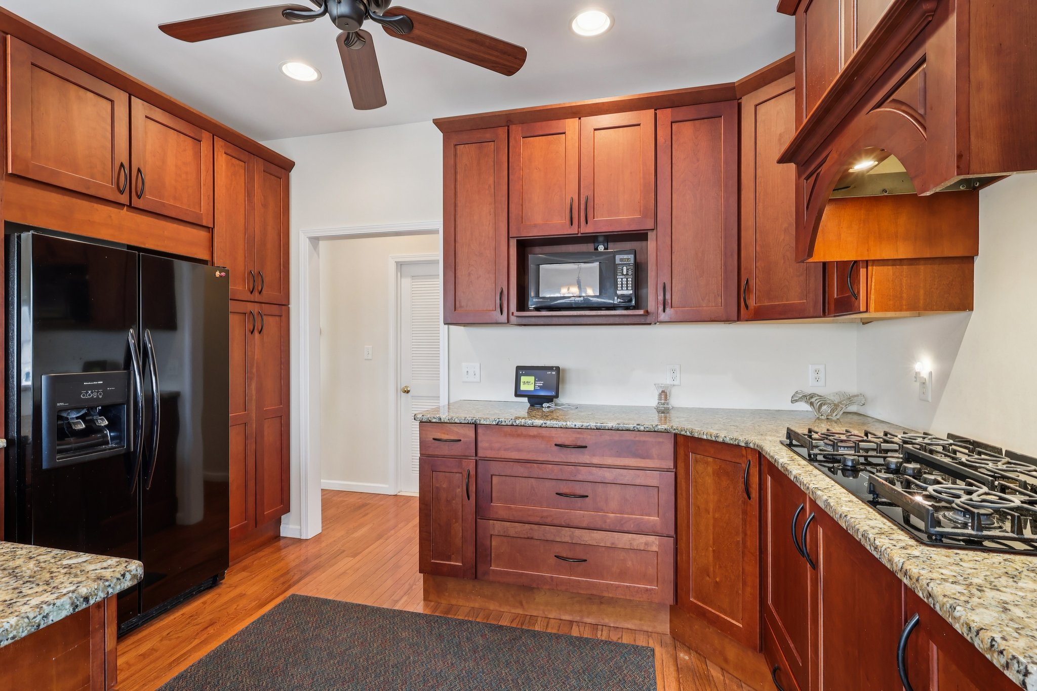 Montclair Rd-S1404-019.jpg