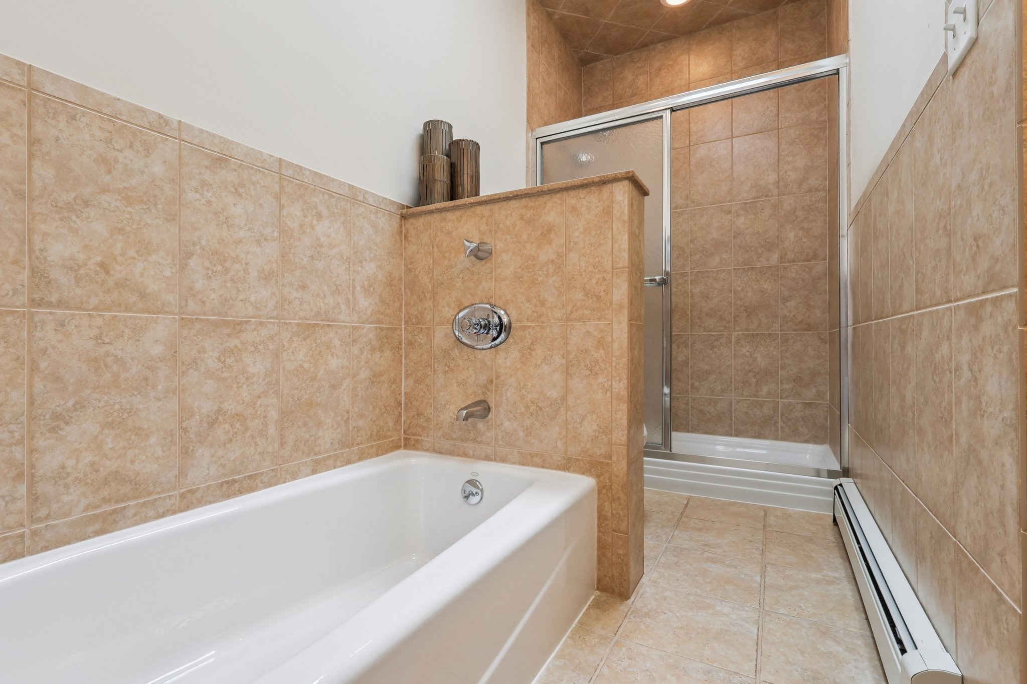 Montclair Rd-S1404-034.jpg