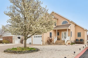 Montclair Rd-S1404-003.jpg