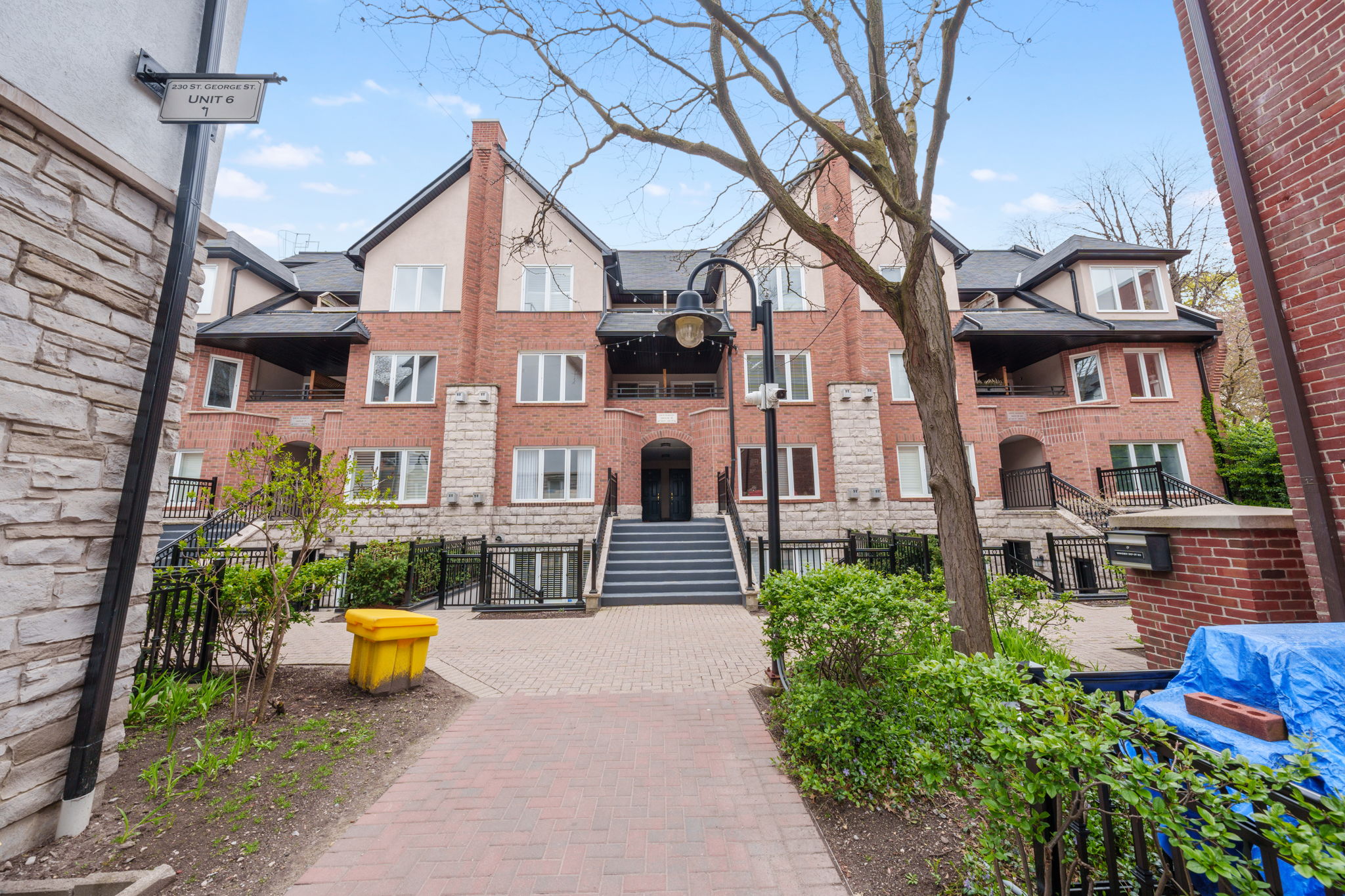 232 St George St Toronto, ON M5R 2N5