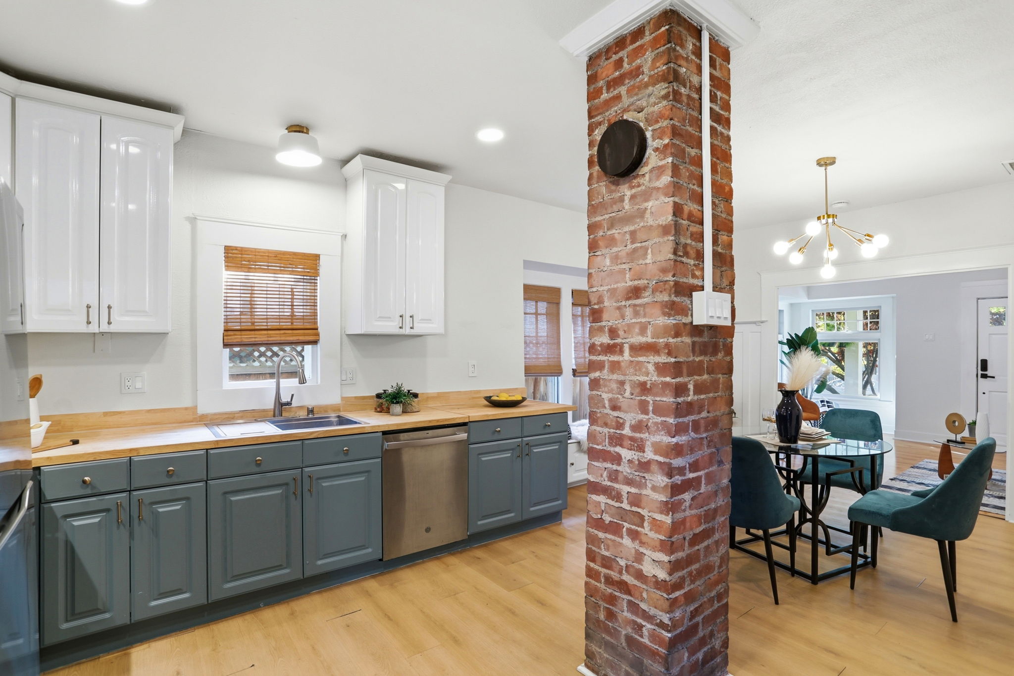 017_F8_232 Washington St