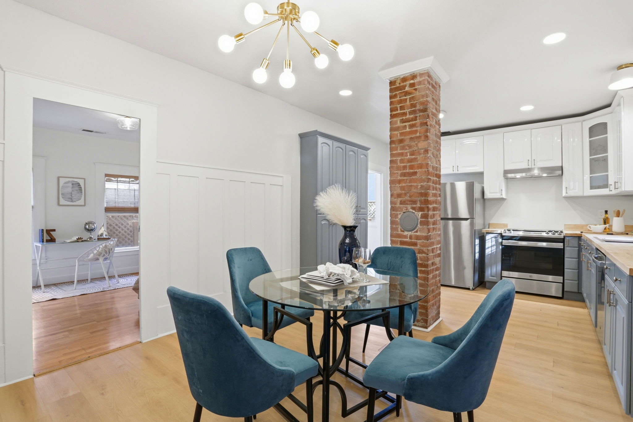 021_F8_232 Washington St