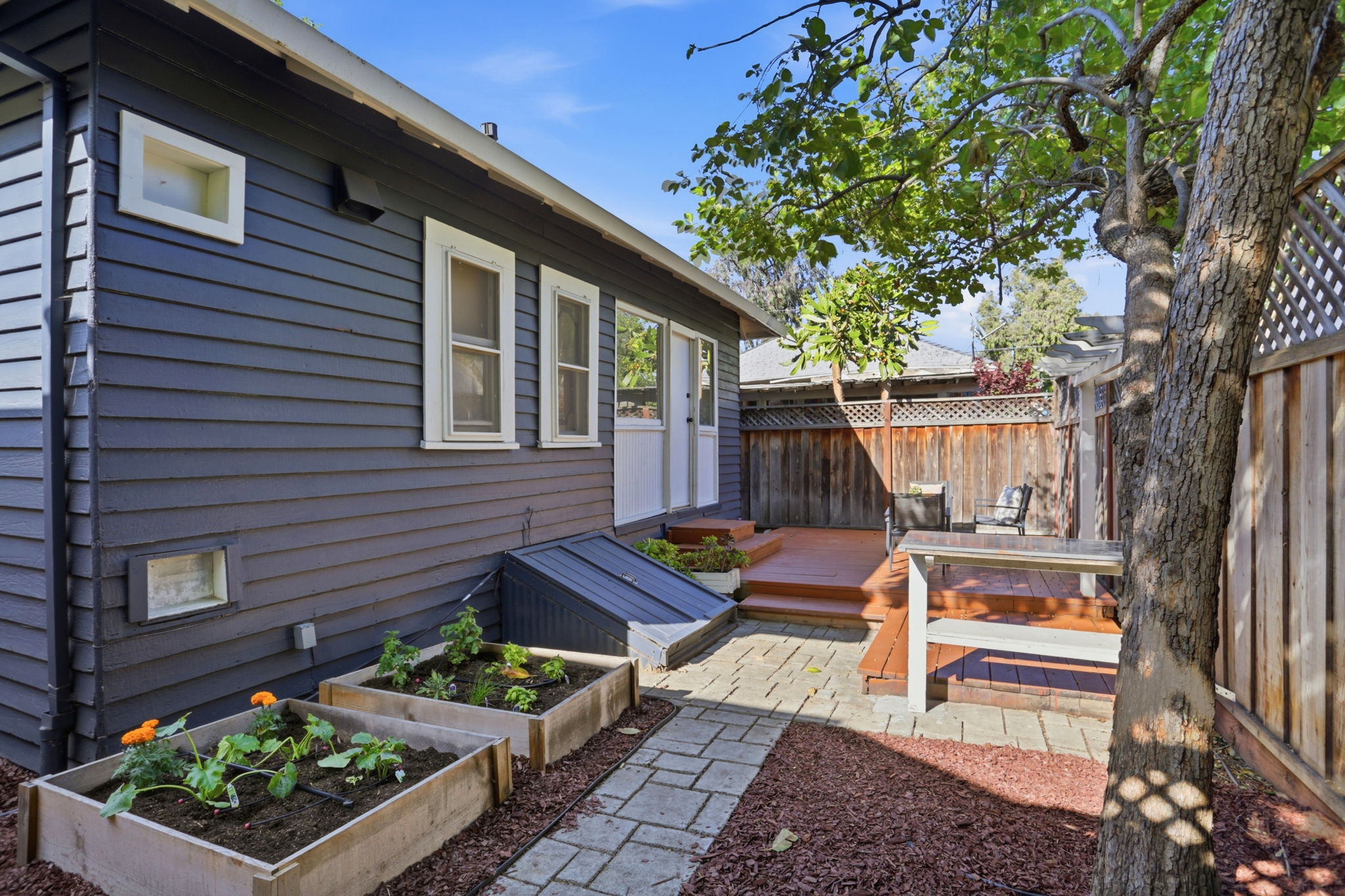 038_F8_232 Washington St