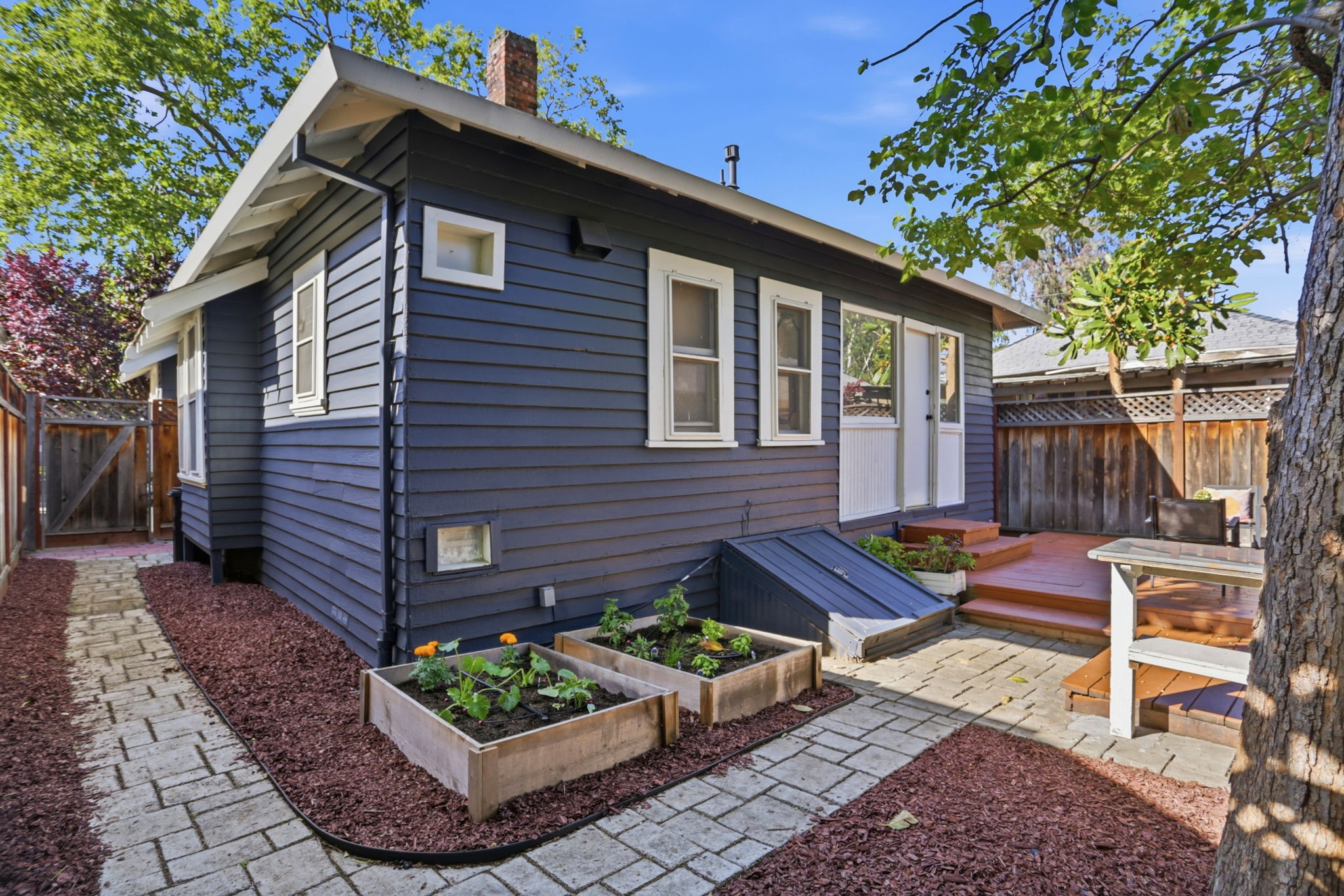 039_F8_232 Washington St