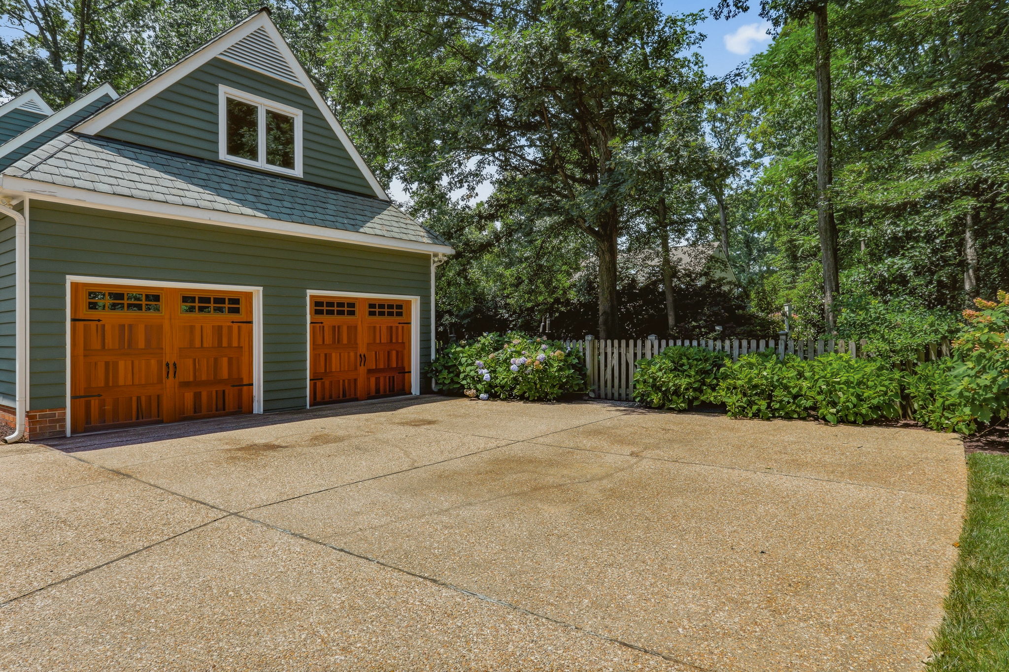 04-2 Car Garage