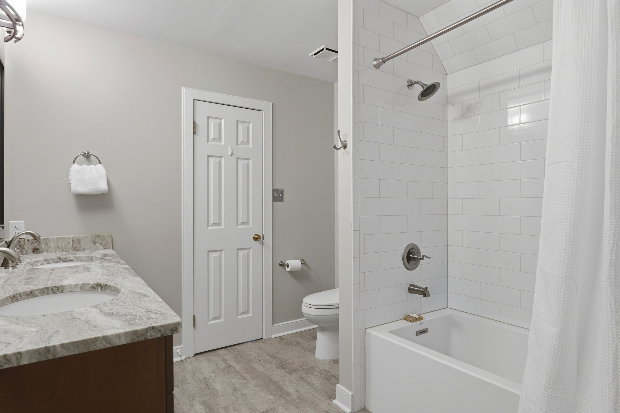 35-Jack and Jill Bath