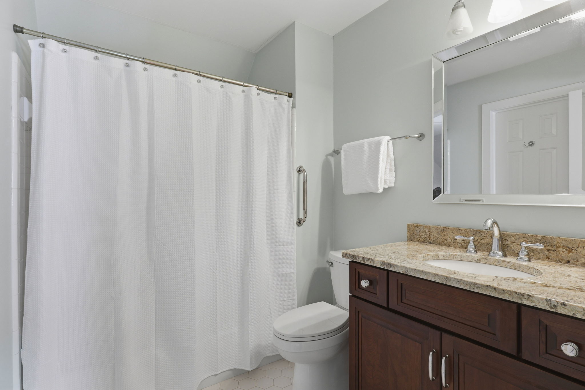39-Hall Bath