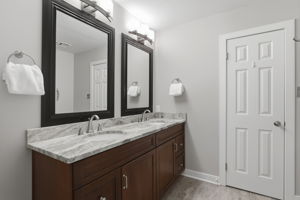 34-Jack and Jill Bath