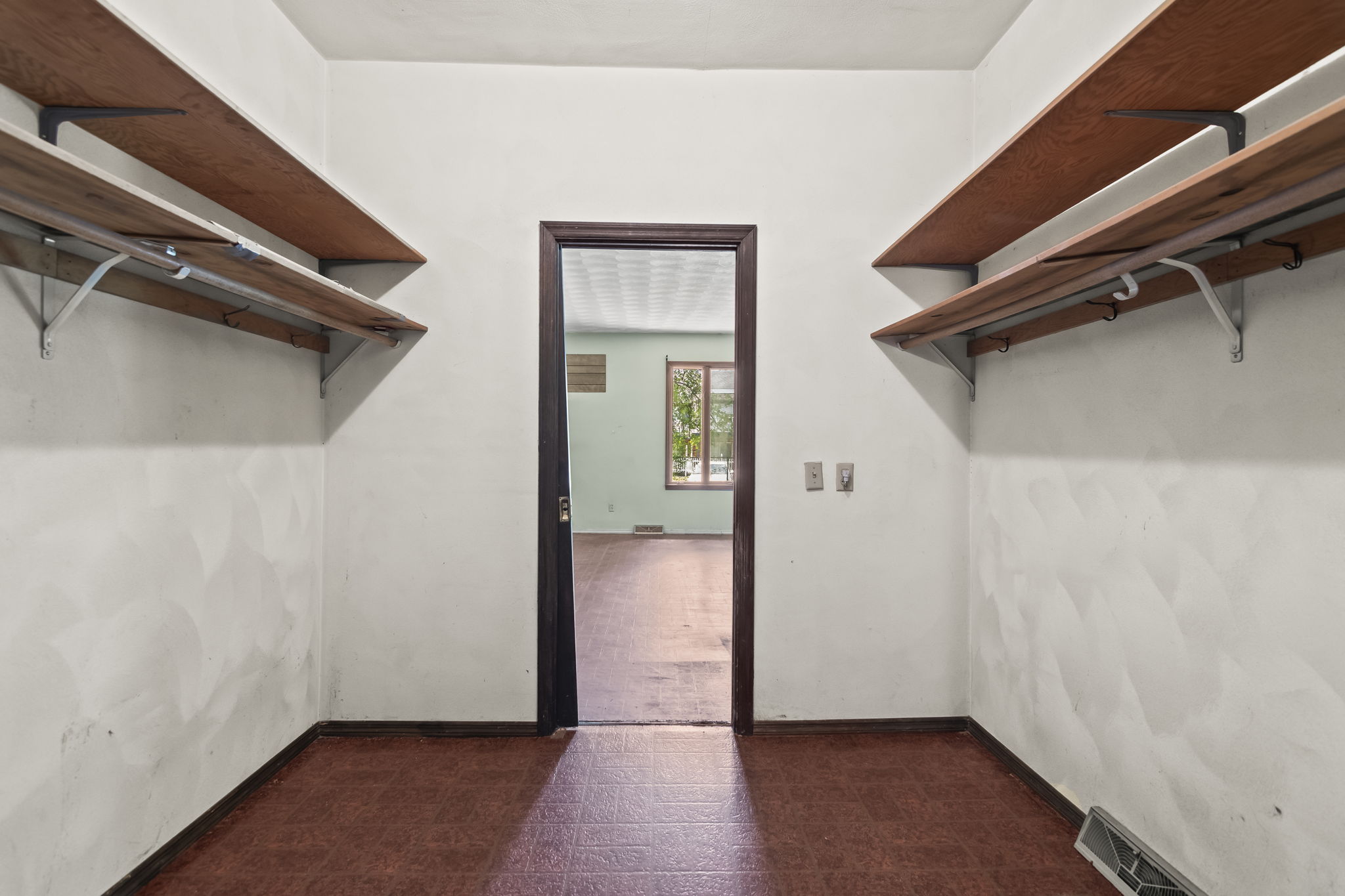 Bed 3 Closet
