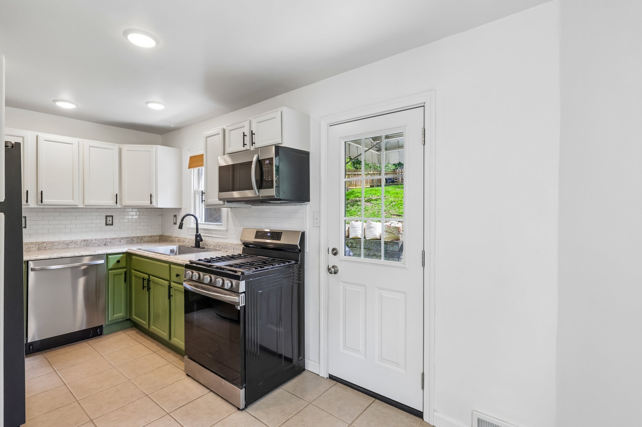 Milford Dr-S0605-017.jpg