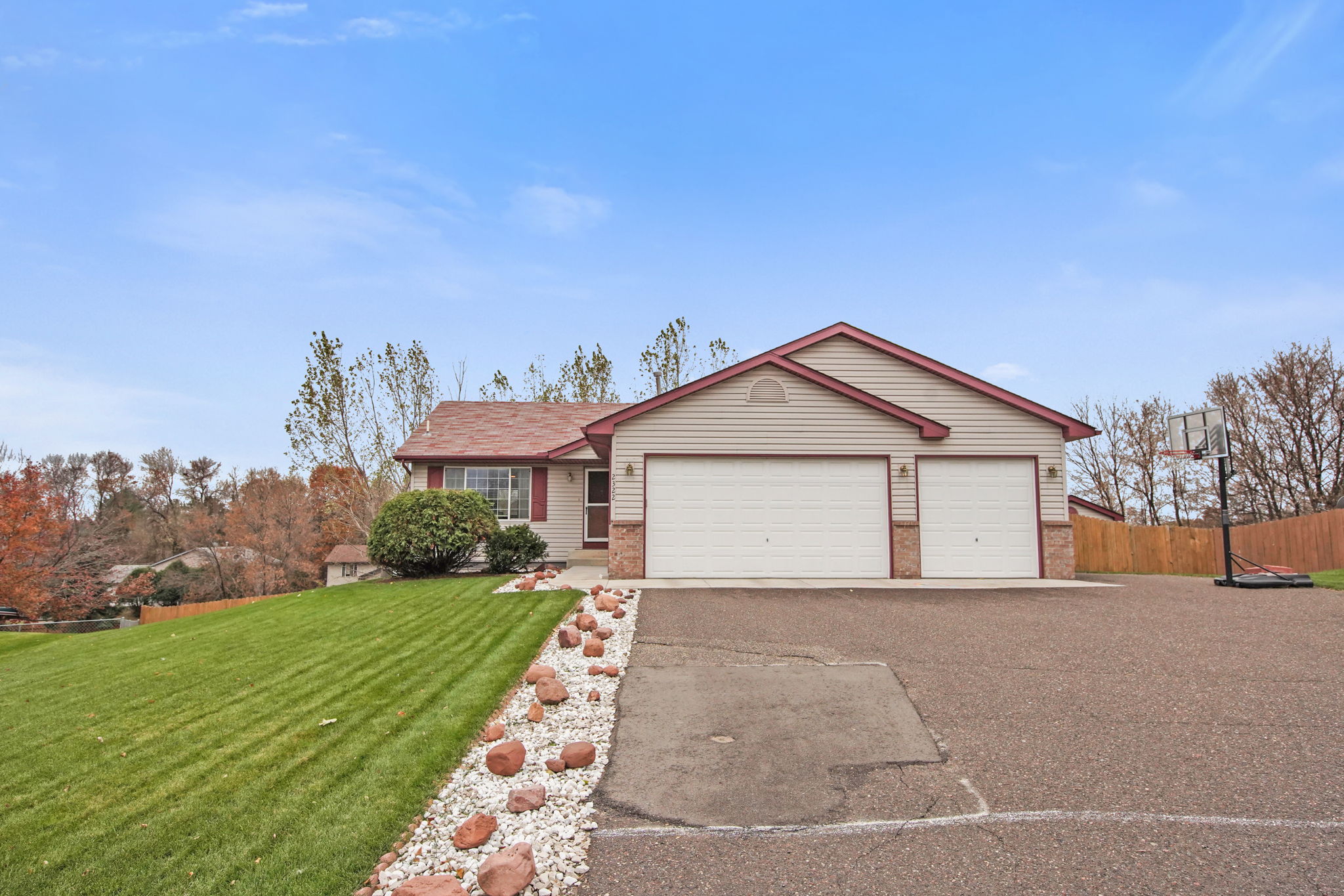  2322 Tilsen Ave E, Maplewood, MN 55119, US