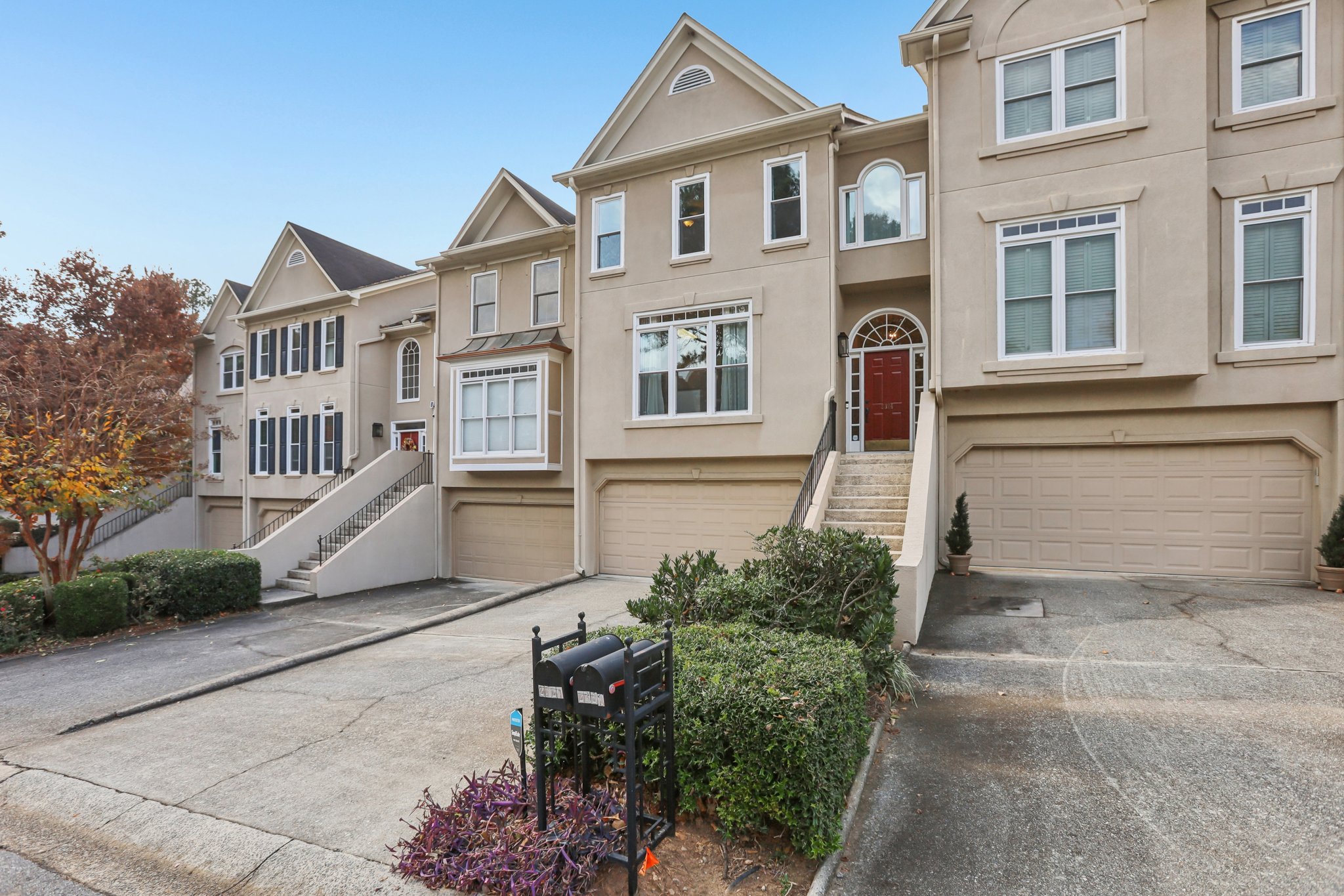 Goodwood Blvd SE-S2011-002.jpg