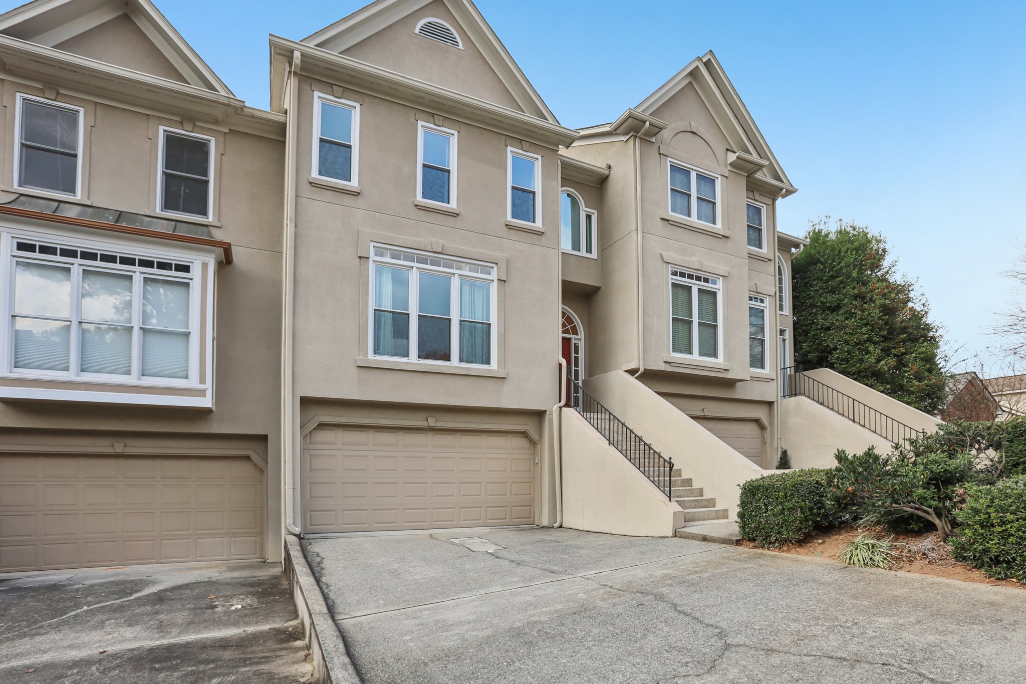 Goodwood Blvd SE-S2011-003.jpg