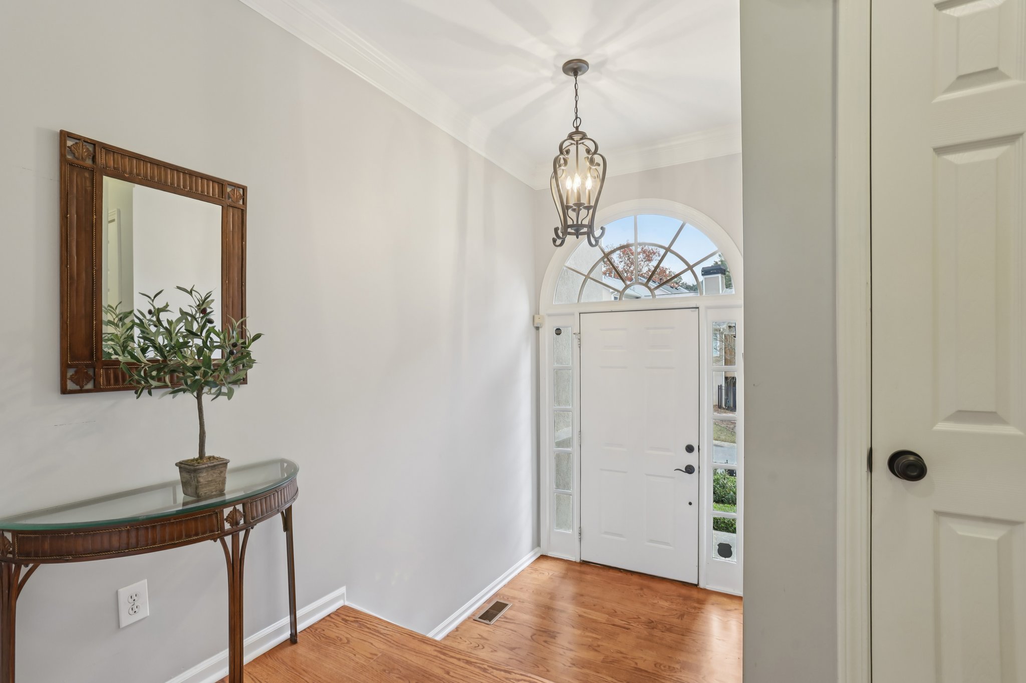 Goodwood Blvd SE-S2011-005.jpg