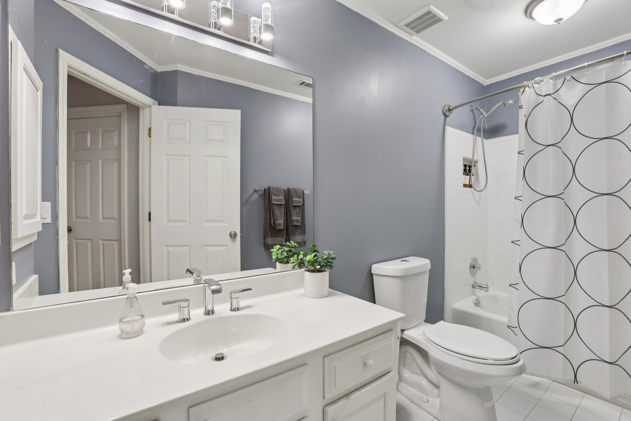 Goodwood Blvd SE-S2011-042.jpg