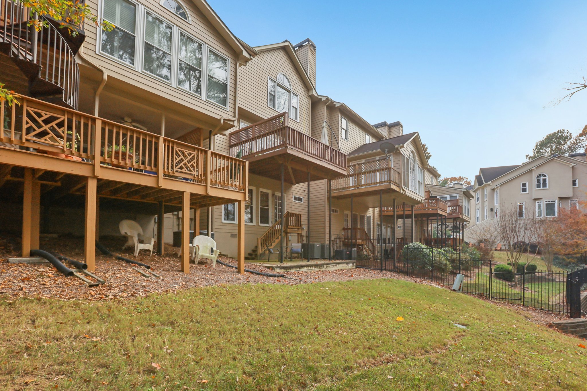 Goodwood Blvd SE-S2011-049.jpg