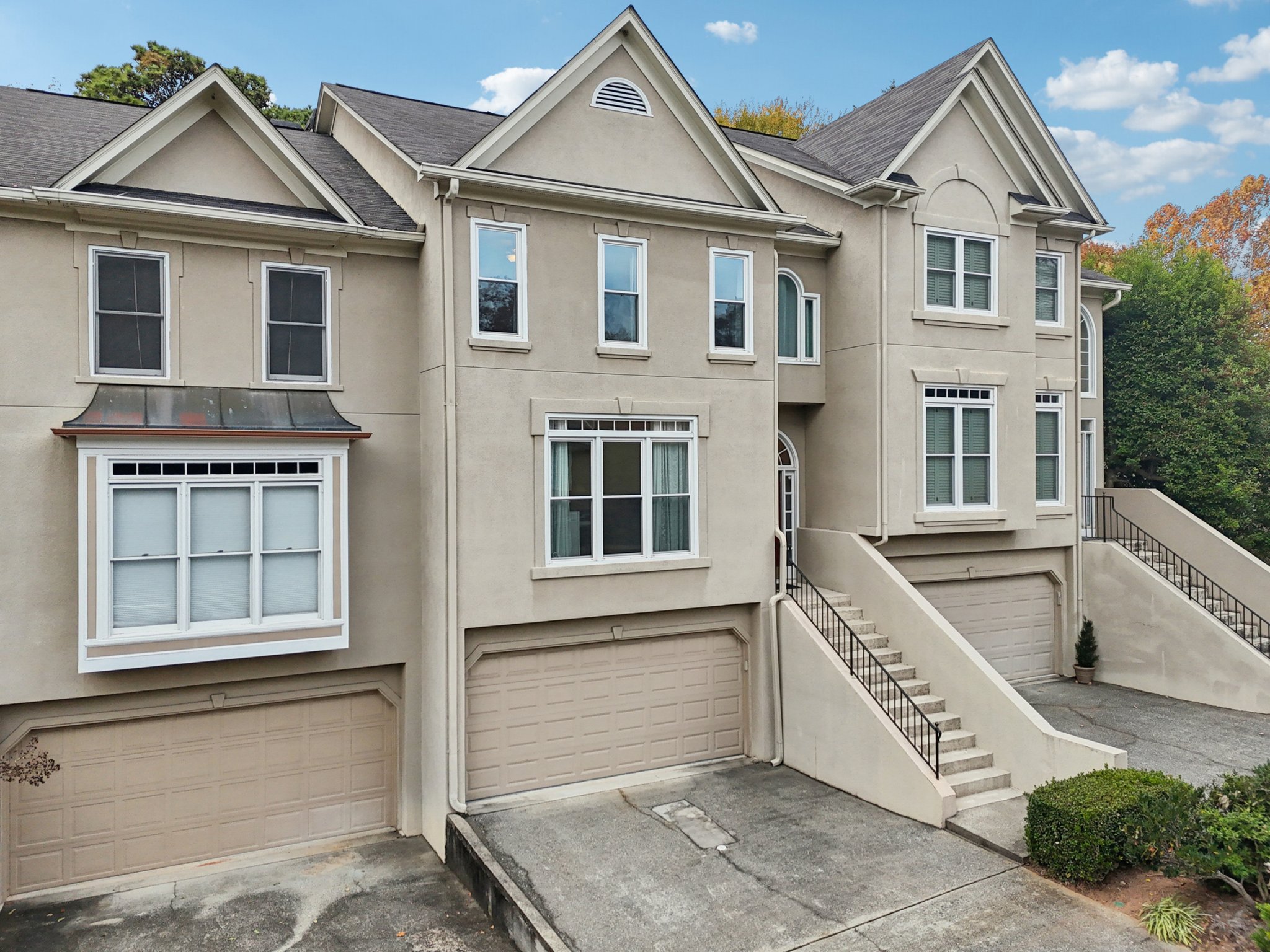 Goodwood Blvd SE-S2111-002.jpg