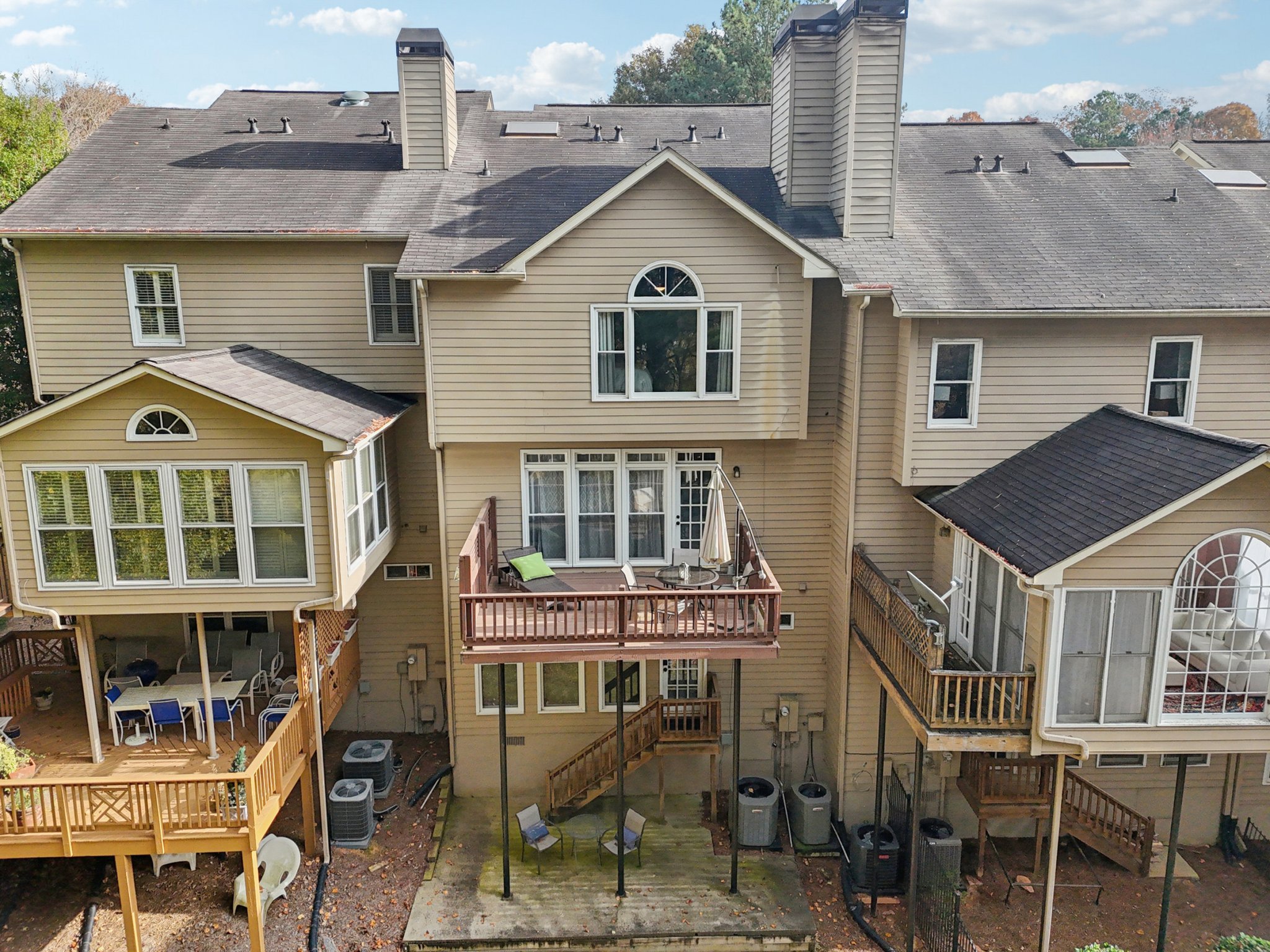 Goodwood Blvd SE-S2111-005.jpg