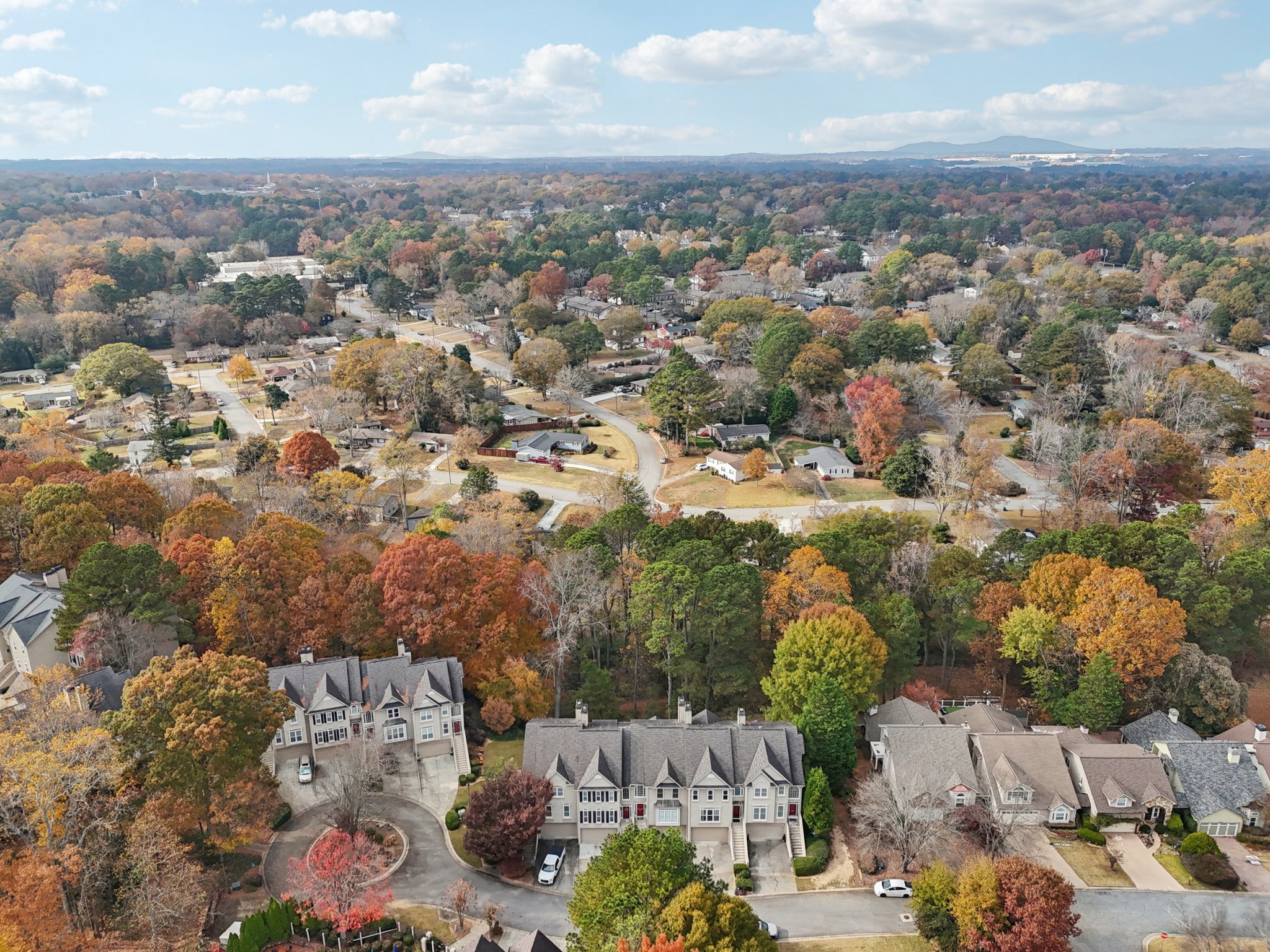 Goodwood Blvd SE-S2111-008.jpg